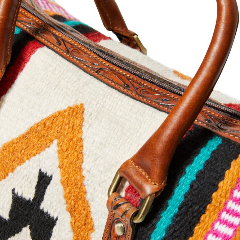 RJ66P3723 sac de voyage tissé à tapis Ariat accessoires multi femmes