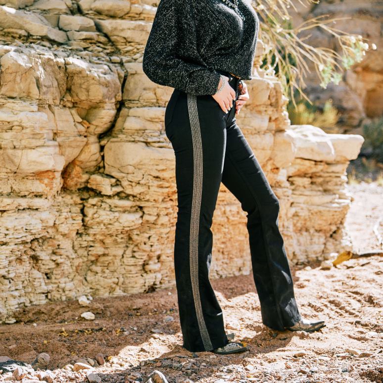 RJ66P2610 pantalon slim, jean large à rayures en chaîne Ariat bas noir femmes