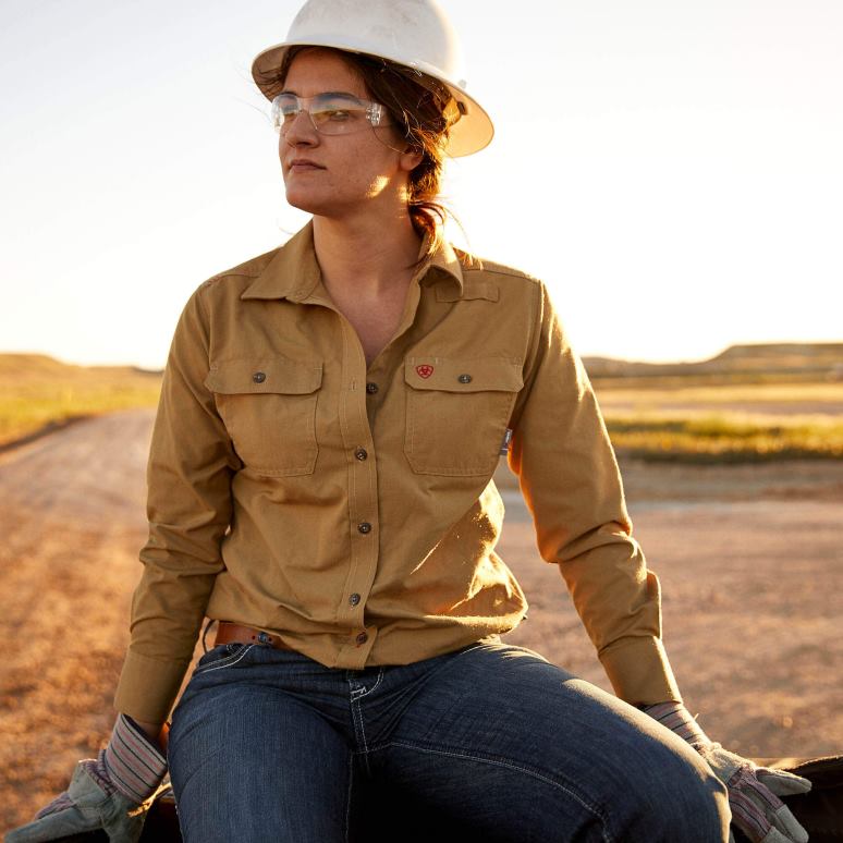 RJ66P3708 chemise de travail légère comme une plume Ariat hauts kaki femmes