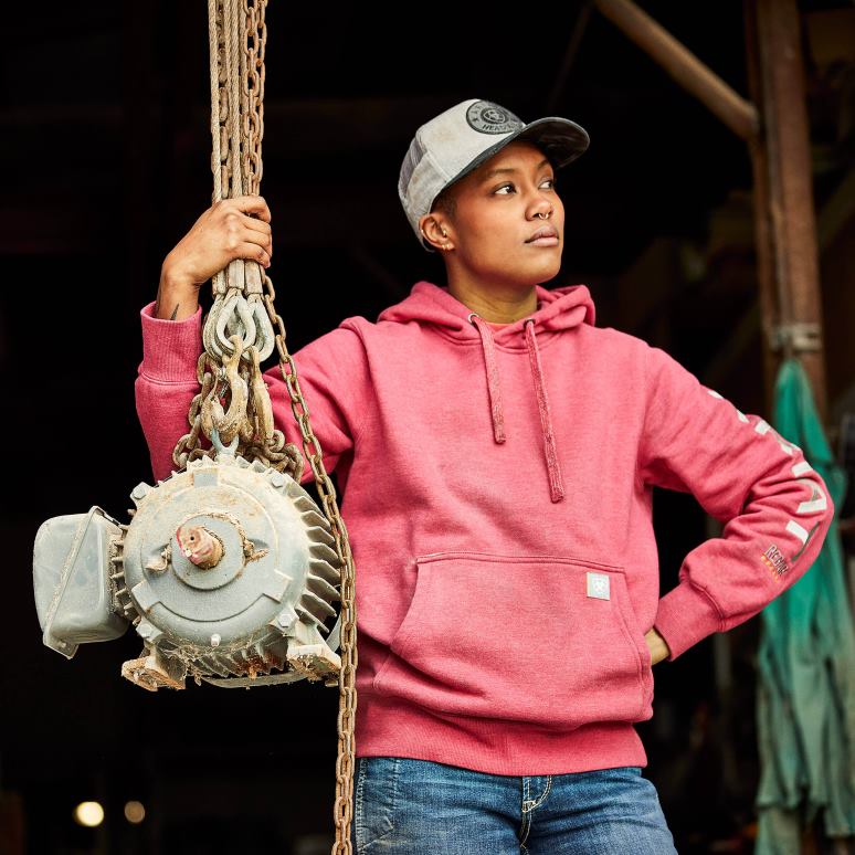 RJ66P3381 sweat à capuche graphique avec barres d'armature Ariat hauts cerises julibee bruyère/clé femmes