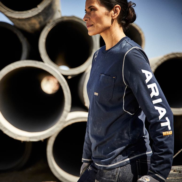 RJ66P2861 t-shirt avec logo d'ouvrier de barres d'armature Ariat hauts marine femmes