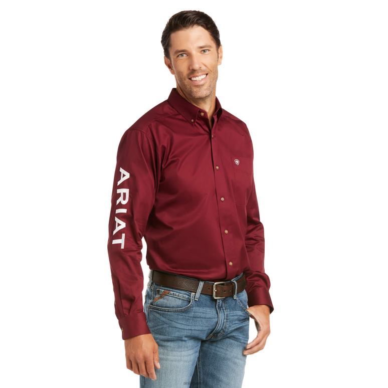 RJ66P986 chemise ajustée en sergé à logo de l'équipe Ariat hauts bordeaux/blanc Hommes